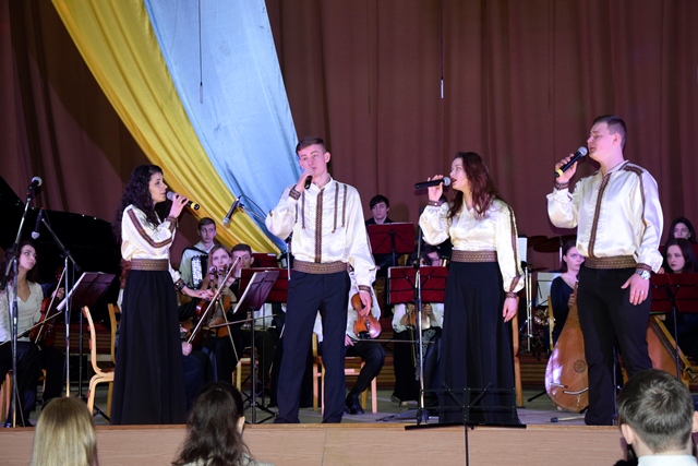 Вокальний квартет факультету мистецтв. “Світе тихий”